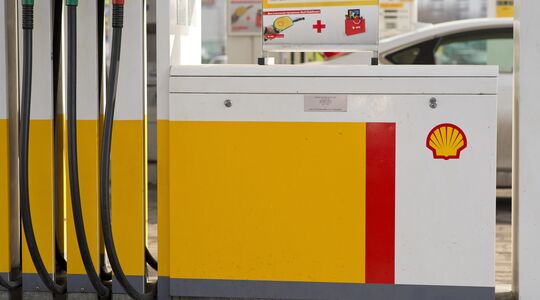 Illustratie voor: De prestaties van Shell vallen tegen, toch mag de CEO jaarlijks 9 miljoen euro opstrijken