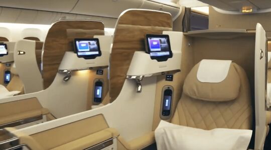 Emirates suites boeing 777 vliegtuig Pure Luxe