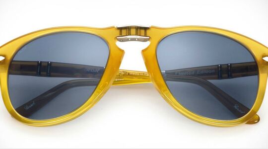 Illustratie voor: Deze stijlvolle Persol bril maakt dat je het hele jaar door een zonnebril wil dragen