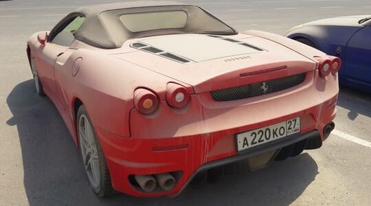 dubai verlaten auto's supercars Pure Luxe