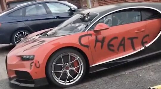 bugatti chiron gesloopt beschadigd prank Pure Luxe