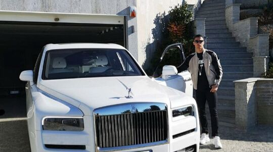 cristiano ronaldo bugatti la voiture noire Pure Luxe