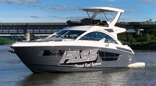 boot-lake-of-the-ozarks-trailer-ongeluk-Pure-Luxe-
