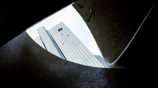 deutsche bank financial news londen Pure Luxe