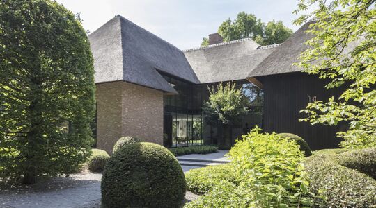 Illustratie voor: Deze luxe villa was vroeger een oude schuur maar is omgetoverd tot waar kunstwerk