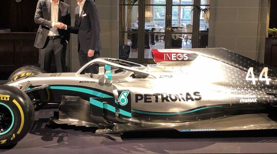 mercedes Formule-1 auto livery presentatie INEOS Pure Luxe