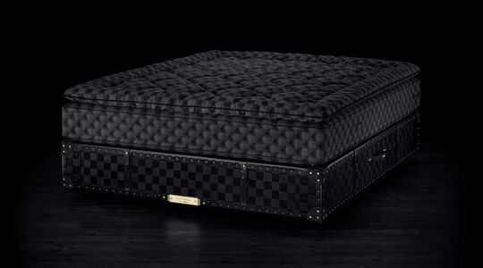 Hästens Grand Vividus bed boxspring Drake Pure Luxe