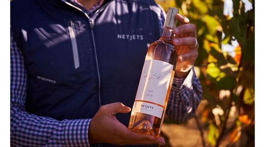 netjets mirror napa valley wijn rosé Pure Luxe