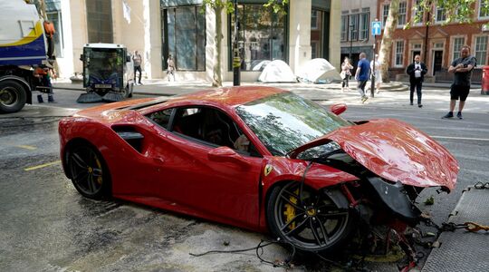 Ferrari 488 Pista rapper Swarmz Londen ongeluk Pure Luxe
