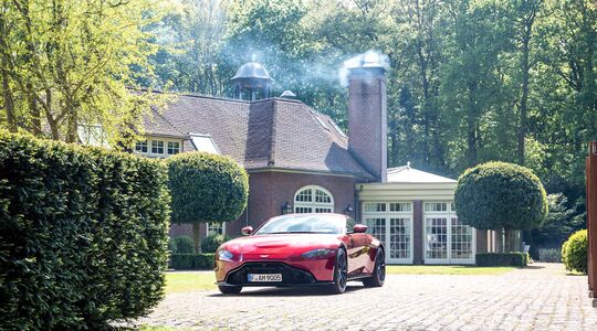 aston martin vantage villa klaverduyn Pure Luxe