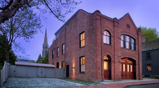 brandweerkazerne huis Newport Sotheby's Real Estate Pure Luxe