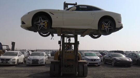 peperdure supercars dubai autokerkhof Pure Luxe