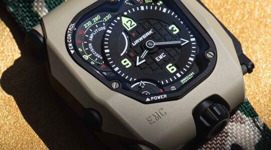 urwerk emc time hunter desert sage horloge Pure Luxe