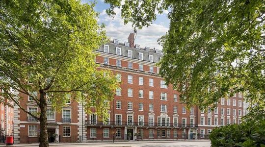 londen saoedische miljardair studentenverblijf mayfair district Pure Luxe