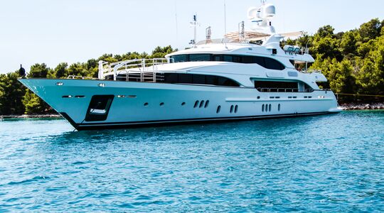 superjacht huren yacht charter Pure Luxe