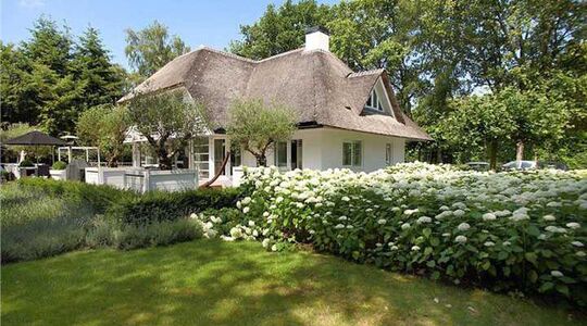 Gordon villa huis Blaricum verkoop Pure Luxe