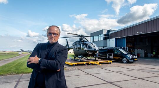 Helicentre Lelystad Champagne-test Gert Crum Amsterdam Pure Luxe