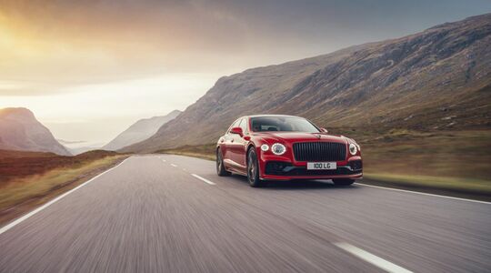 Bentley Flying Spur V8 rood Pure Luxe