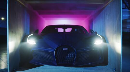 Bugatti Divo verschepen Classic Automotive Relocation Services Pure Luxe