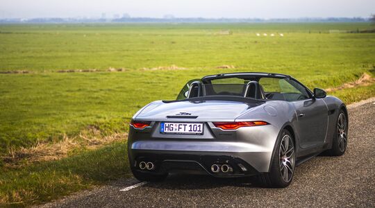 Jaguar F-Type P450 R-Dynamic rijtest Pure Luxe