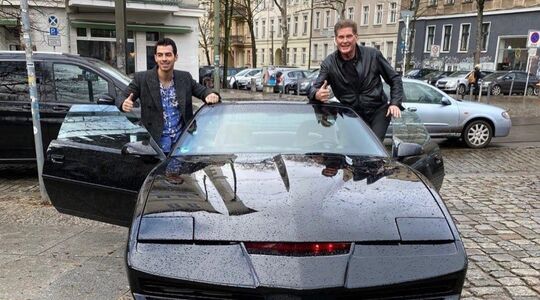 Illustratie voor: David Hasselhoff veilt zijn Knight Rider Kitt voor een gigantisch bedrag