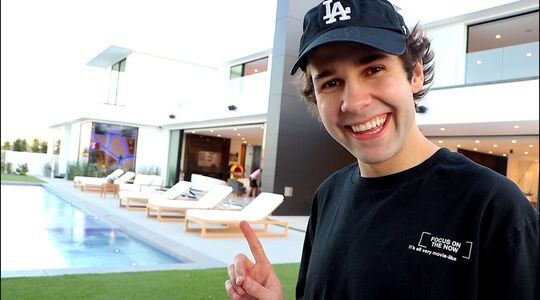 YouTuber villa