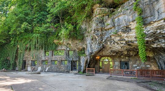 Beckham Creek Cave Lodge