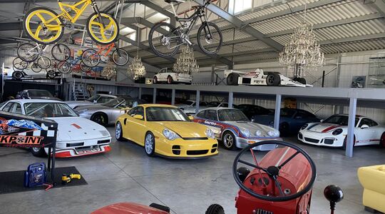 Porsche-garage-1