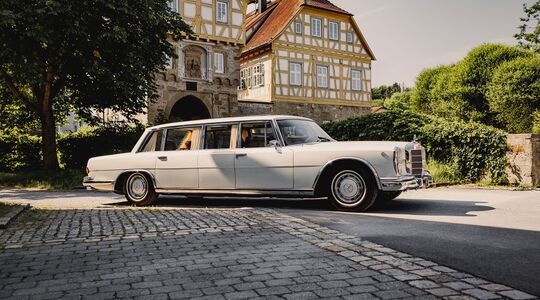 Illustratie voor: Deze Mercedes 600 Pullman gaat pas weg voor ‘n paar miljoen