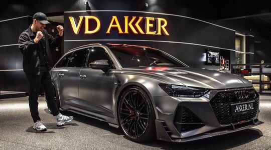 Illustratie voor: Giel de Winter van StukTv trakteert zichzelf op een Audi RS6-R ABT ‘1 of 125’