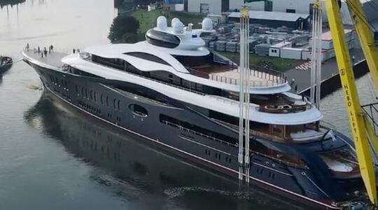 Feadship 1010