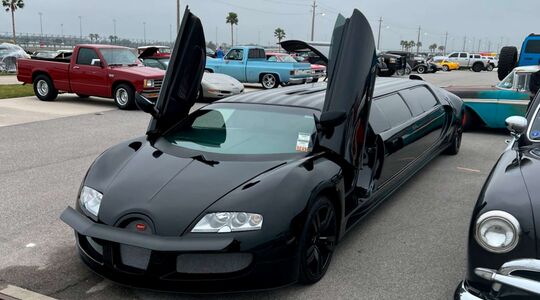 Bugatti-Veyron-replica-limo-01