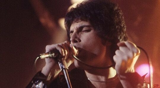 Freddie Mercury-02