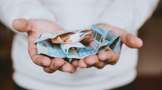 Een man moest € 1.485 betalen nadat hij twee drankjes en een zakje chips bestelde