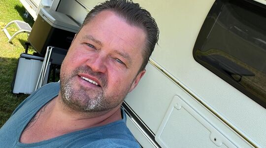 Een selfie van miljonair Frans Duijts voor zijn camper