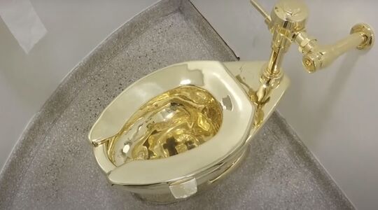 Gouden toiletpot