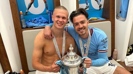 Inbrekers slaan toe met meer dan 1 miljoen euro buit terwijl Jack Grealish op het veld staat
