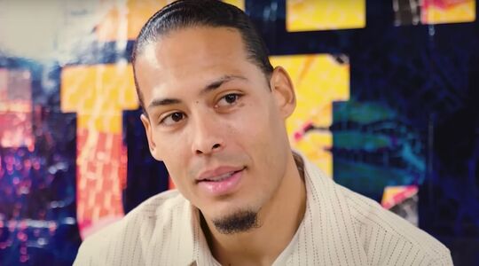 Virgil van Dijk tijdens een interview