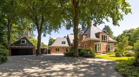 24-jarige verkoopt 6,5 miljoen villa in Huizen