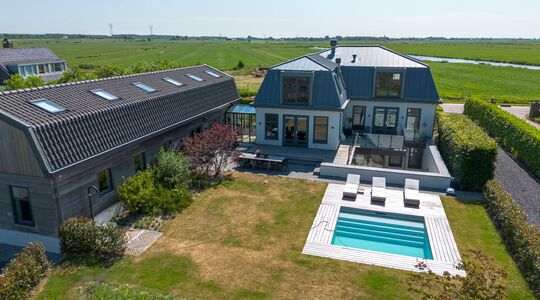 Fajah Lourens Villa