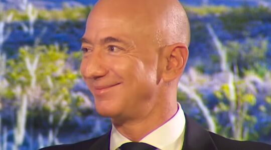 Jeff Bezos tijdens een interview
