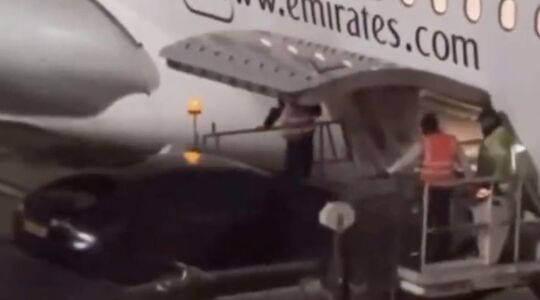 Bugatti wordt ingeladen op Emirates-vlucht