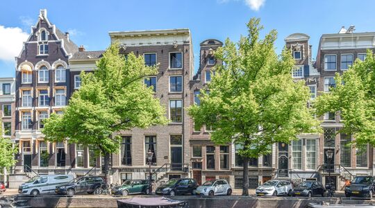 Gedateerde grachtenpanden in Amsterdam kosten op Funda € 13 miljoen