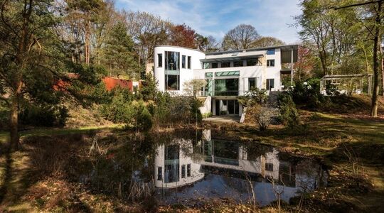 Hedendaags Hightech kasteel