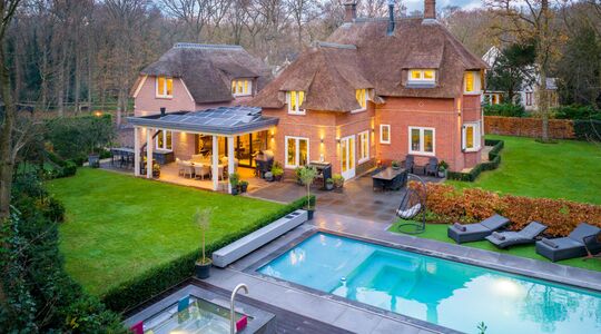 Prachtig landhuis met verwarmd zwembad en jacuzzi te koop aangeboden voor € 2.750.000