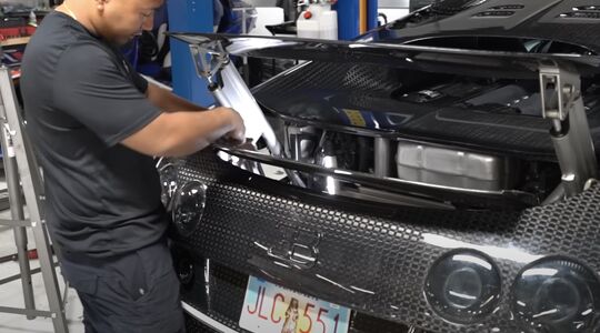 Bugatti Veyron Olieverversing