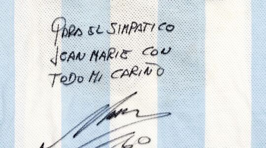 Voormalig profkeeper Jean-Marie Pfaff wil tonnen verdienen aan shirt van Diego Maradona, en dat heeft stevige kritiek tot gevolg