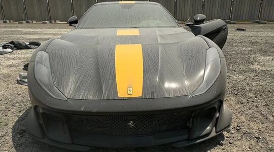 Ferrari 812 Competizione Dubai