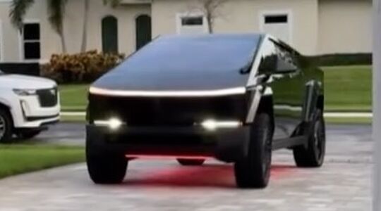 Tesla Cybertruck Shaquille O'Neal