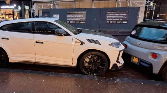 Lamborghini Urus MANSORY ongeval P.C. Hooftstraat